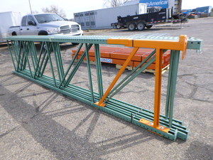 lot 7 image: 4 - 16 Pallet Racking Frames