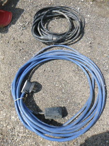 lot 18 image: 2 Electrical Cords