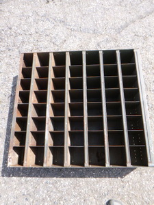 lot 19 image: Metal Organizer Cabinet