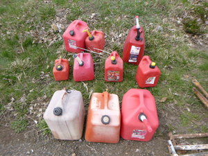 lot 25 image: 10 Gas Cans