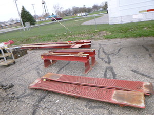 lot 22 image: Car Ramp
