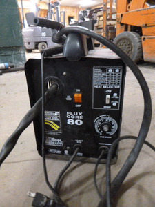 lot 42 image: Campbell Hausfeld Wire Feed Welder
