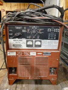 lot 45 image: Lincoln Idealarc Arc Welder