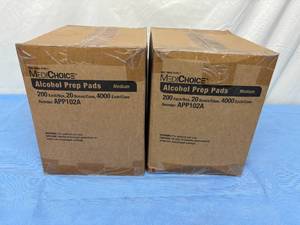 lot 140 image: 2 Cases (4000 each per case) NEW MediChoice APP102A 1.19 x 2.63 2-Ply Sterile 70% Isopropyl Alcohol Saturated Prep Pads - Size Medium 