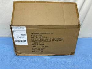 lot 54 image: 1 Case (150 each) NEW Learning Resources LSP7607-A Polyethylene Level 1 Non-Surgical Isolation Gowns - Blue - Great For Spray Painting & Art Projects