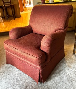 lot 31 image: Classy Upholstered Armchair by Sherrill Furniture