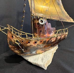 lot 39 image: Vintage Brass Boat Decorative Sculpture