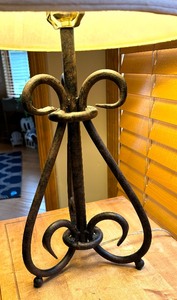 lot 55 image: Metal Ornate Table Lamp