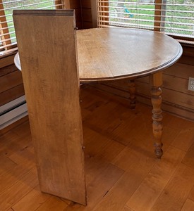 lot 59 image: Vintage Dining Table with Leaf