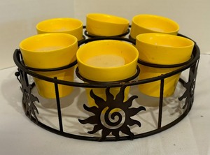 lot 123 image: Array of Delightful Decor