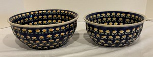 lot 129 image: Two Bolesawiec Polish Pottery Nesting Bowls
