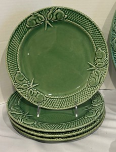lot 130 image: Gorgeous Green Serving Pieces, Plates and Bowls including Green Leaf Shaped Serving Dishes
