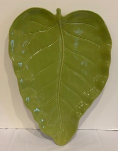 lot 175A image: Leaf Motif Platter, Plates and Bowls by Cindy Crawford