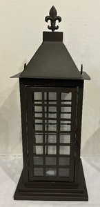 lot 133 image: Variety of Decorative Lanterns and More