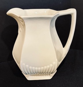 lot 144 image: Variety of Pretty Pitchers