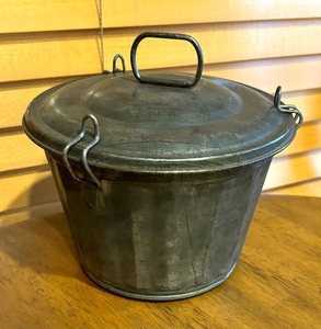 lot 147 image: Vintage Metal Bakeware