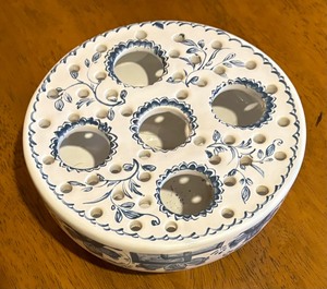 lot 148 image: Mottahedeh Crocus Bowl  Vase