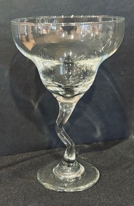 lot 149 image: 12 Vintage Libbey Curved Stemmed Margarita Glasses