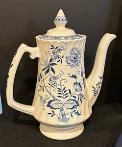 lot 182 image: Variety of Decorative Blue and White Dishes