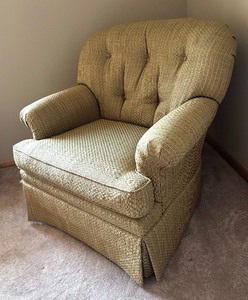 lot 358 image: Vintage Sherrill Furniture Tufted Upholstered Arm Chair