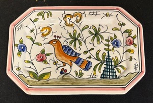 lot 367 image: Lovely Pottery from Indonesia, Italy & Portugal including Vintage Deruta Pottery Portrait Dip a Mano made in Italy