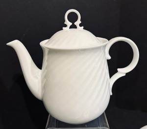 lot 368 image: Tea and Snack Service for 6