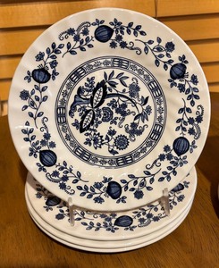 lot 370 image: Vintage Blue and White Delights including English Ironstone Blue and White Plates