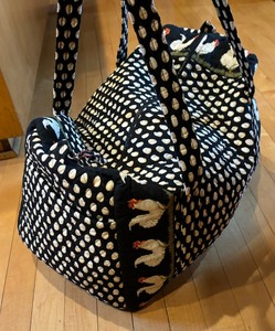 lot 377 image: Vera Bradley Chaticleer Tote Bag