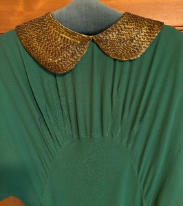 lot 401 image: Stunning Green Vintage Dress