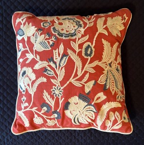 lot 404 image: Four Fabulous Accent Pillows