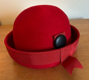lot 408 image: Three Stylish Hats and Two Hat Boxes