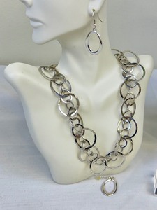 lot 195A image: Variety of Fashion Jewelry Items