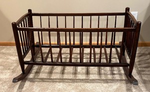 lot 189A image: Cute Vintage Cradle