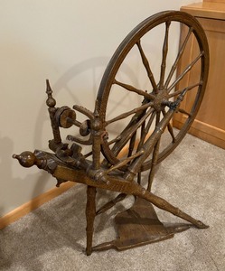 lot 197A image: Vintage Spinning Wheel