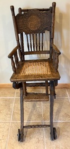 lot 272 image: Adorable Vintage Highchair