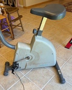 lot 287 image: Life Cycle 3500 Stationary Bicycle