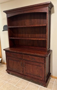 lot 19 image: Vintage Cottage Style Hutch