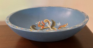 lot 294 image: Gorgeous Rosemaling Bowl