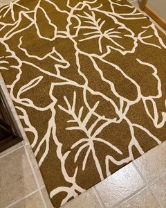 lot 297 image: Lovely Area Rug