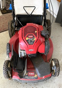 lot 428 image: Toro 22 Smart Stow Recycler Lawnmower