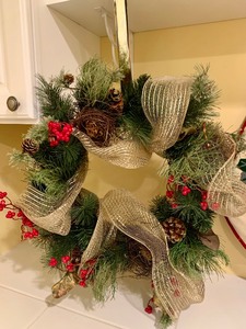 lot 250 image: Beautiful Christmas Home Decorations