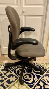 lot 244 image: Comfortable Office Chair