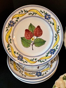lot 230 image: Grouping of Decorative Items including Hand Painted Italian Pottery