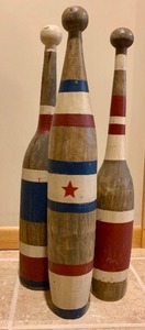 lot 163 image: Vintage Wooden Juggling Pins, Indian Clubs, Red White Blue