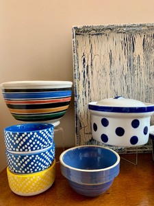 lot 158 image: Wonderful Whimsical Bowls, Sauce Cups, Serving Tray and More