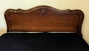 lot 99 image: Pair of Vintage Wood Twin Beds