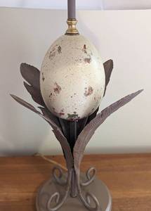 lot 89B image: Decorative Leaf Table Lamp