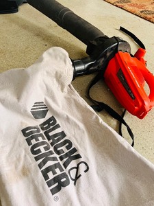 lot 344 image: Black and Decker Leaf Hog Vortex Vacuum System with Bag