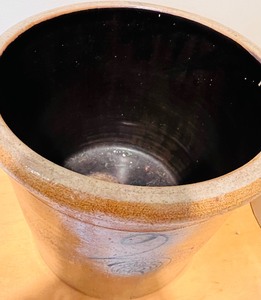 lot 8B image: Vintage 2 Salt Glaze Bee Sting Crock
