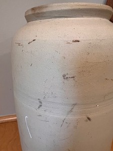 lot 310 image: Antique 1880s Weymans Snuff Pottery Jar Crock